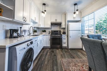 Fully furnished Stanford University Traveler's love Bay Trail House 2
