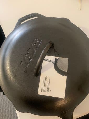 NEW 12 inch Lodge cast iron skillet 2