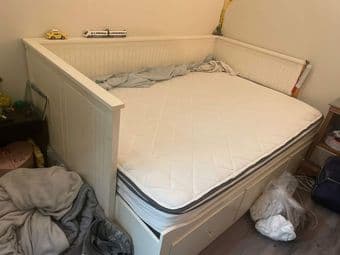 Selling full mattress -- barely used 1