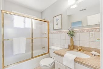 Spacious, Furnished Master bedroom w/ private attached bathroom -11/1 3