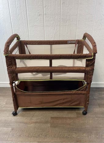 Arm's Reach Co-Sleeper Bedside Bassinet(including mattress) 1