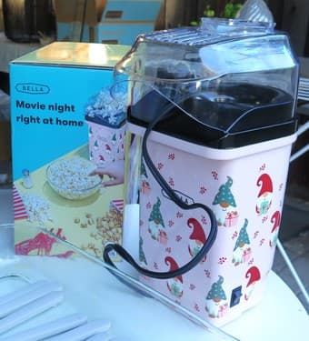 Super cute popcorn maker 1
