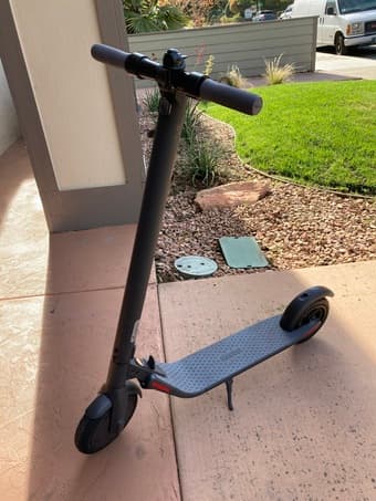 Ninebot KickScooter E22 - barely used 1