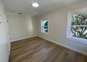 Redwood City Room Available Immediately! 1
