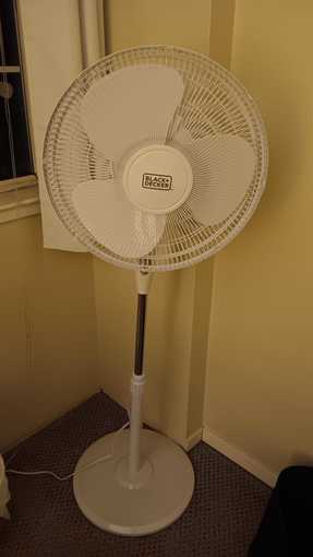 Pedestal fan with remote control 1