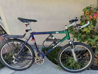 Trek mountain bike + helmet, locks and accessories 1