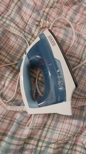 Moving out sale : Iron box and Hairdryer 1