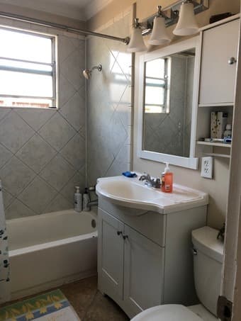 Room sublease in 2bed 1 bath house in East Palo Alto (female only) 3
