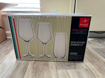 18-piece wine glasses new in box 1