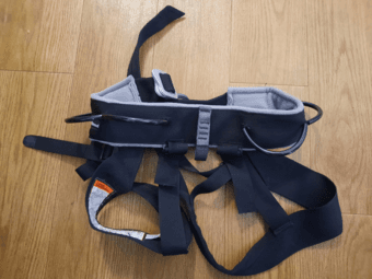 Black diamond harness size M lightly used (12-2021) 1