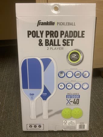 NEW: 2 Pickleball Paddles and 2 Balls 2