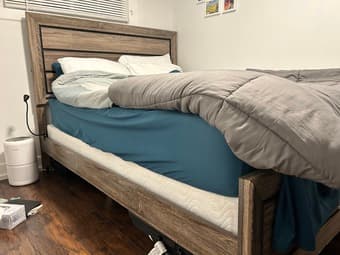 Queen size bed (and mattress, optional) 1