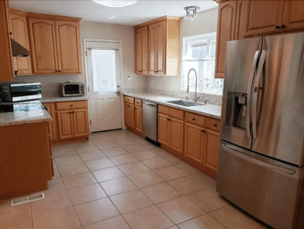 1 Bedroom and private bathroom available in 3 Bed 2.5 Bath (1850/month 1