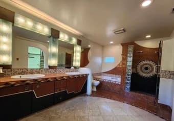 Luxurious Master Bedroom with Stanford Graduates next to Campus 2