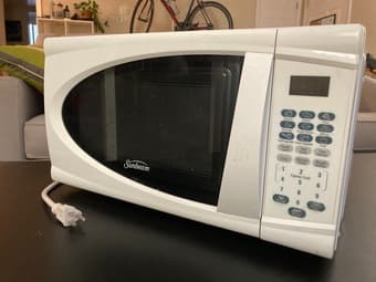 Microwave oven 1