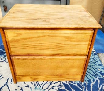 A 2-drawer nightstand 1