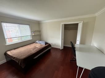 Pool House Room Available 3