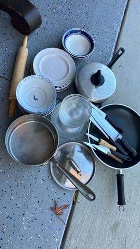 Pots, bowls, set of knives and more 1
