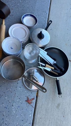 Pots, bowls, set of knives and more 2