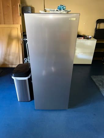 Vissani garage ready fridge/freezer 1