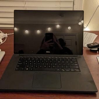 Dell XPS 15- 9560 1