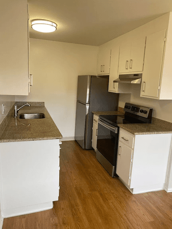 Spacious 1B-1B Apartment with swimming pool access near Stanford 3