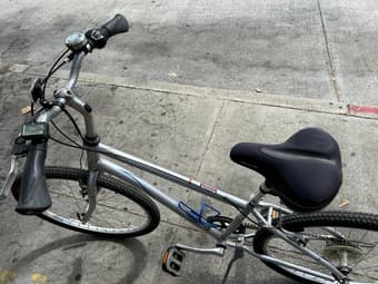 Raleigh Venture 7-speed bike 1