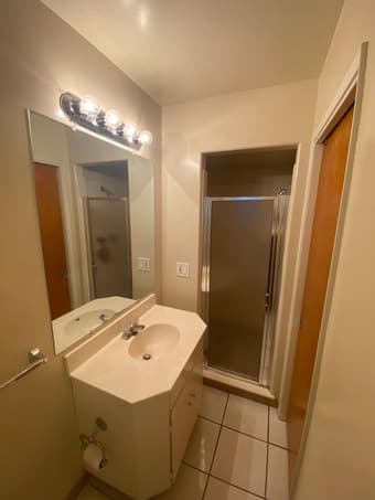Bedroom with private bathroom available in Downtown Menlo Park 3