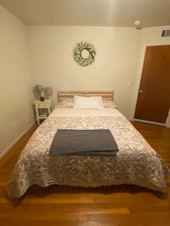 Bedroom with private bedroom in cool appartment in downtown Menlo park 1
