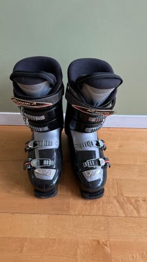 Nordica Mens Ski Boots size 27.0-27.5 1