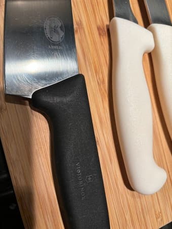Lightly Used Knife block set + 3 extra knives + knife sharpener 3