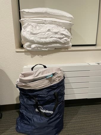 Air mattress with built in pump, duvet insert and two pillows 2