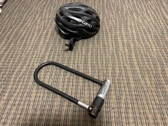 Bike lock Kryptonite and helmet Gyro 1