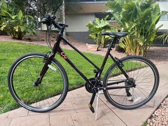 Hybrid bike (Giant with Shimano groupset -- light and comfortable) 1