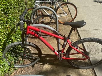 Bike with 2 locks included and new pedal 1