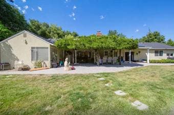 Room in Los Altos Hills Ranch 1