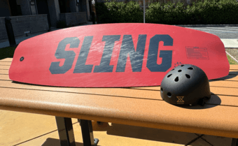 WAKEBOARD: Slingshot Volt Wakeboard 2020 + Helmet 2
