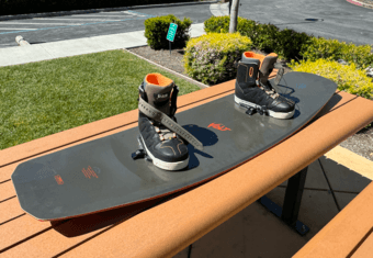 WAKEBOARD: Slingshot Volt Wakeboard 2020 + Helmet 3