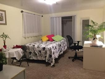 Student’s room in Palo Alto 1
