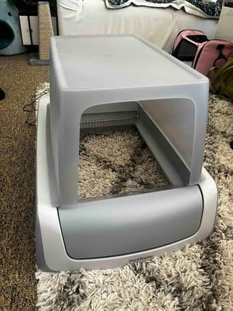 Selling automatic cat litter box and litter tray refills 1