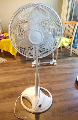 Lasko 16-Inch Oscillating Stand Fan 1