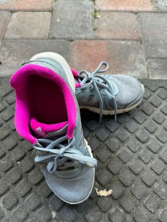 New Balance women's sneaker 2
