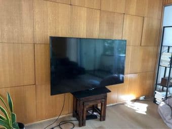 Samsung 1080p 50x30 inch Smart TV 1