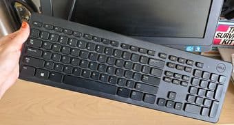 DELL all-in-one computer with desktop, wireless keyboard, and mouse 2