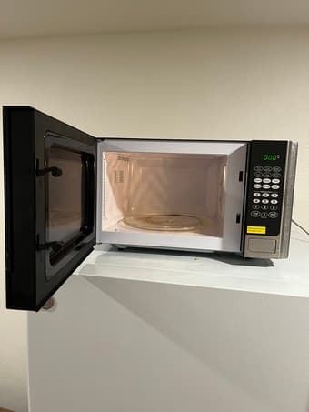 Microwave - Black + Decker 2