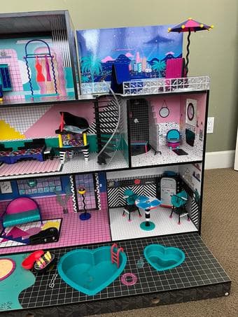LOL Surprise OMG House Dollhouse 1