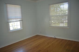 Room available (July 1-Aug. 15) in Menlo Park 1