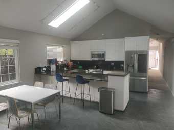 Private furnished room in a 5br/3ba house in Palo Alto available July 1