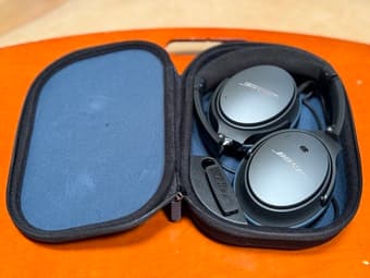 Sale - PS4, iPad Air 2, Bose headphone, camera bag, power chords 2
