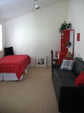 Charming FULLY FURNISHED STUDIO-COTTAGE in ”Old Palo Alto” - $2,200 2